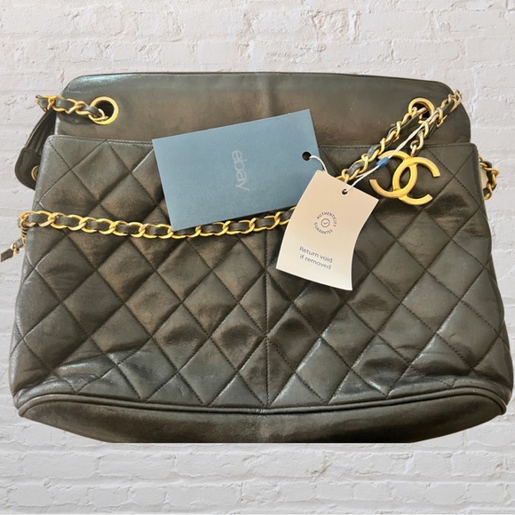 CHANEL Quilted Matelasse CC
Logo Lambskin Chain Shoulder Bag - Picture 12 of 12